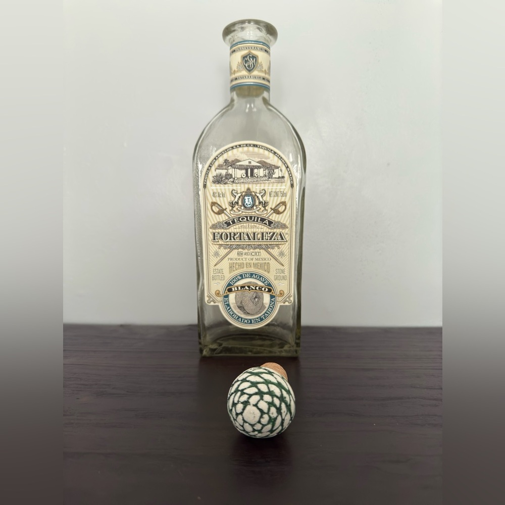 Fortaleza Tequila Blanco EMPTY bottle with original cork. Hard to get - Picture 4 of 4